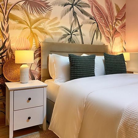 Blush Jungle - Homestay Dublin Extérieur photo