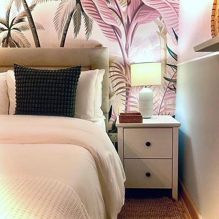 Blush Jungle - Homestay Dublin Extérieur photo