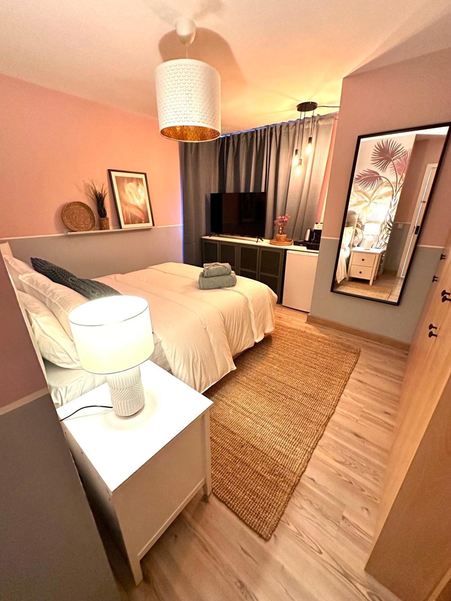 Blush Jungle - Homestay Dublin Extérieur photo