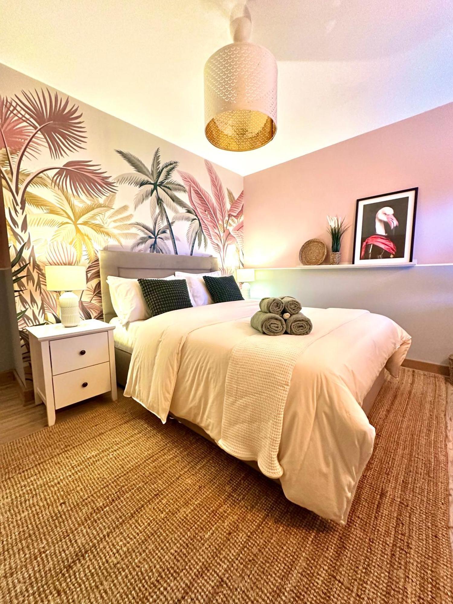 Blush Jungle - Homestay Dublin Extérieur photo