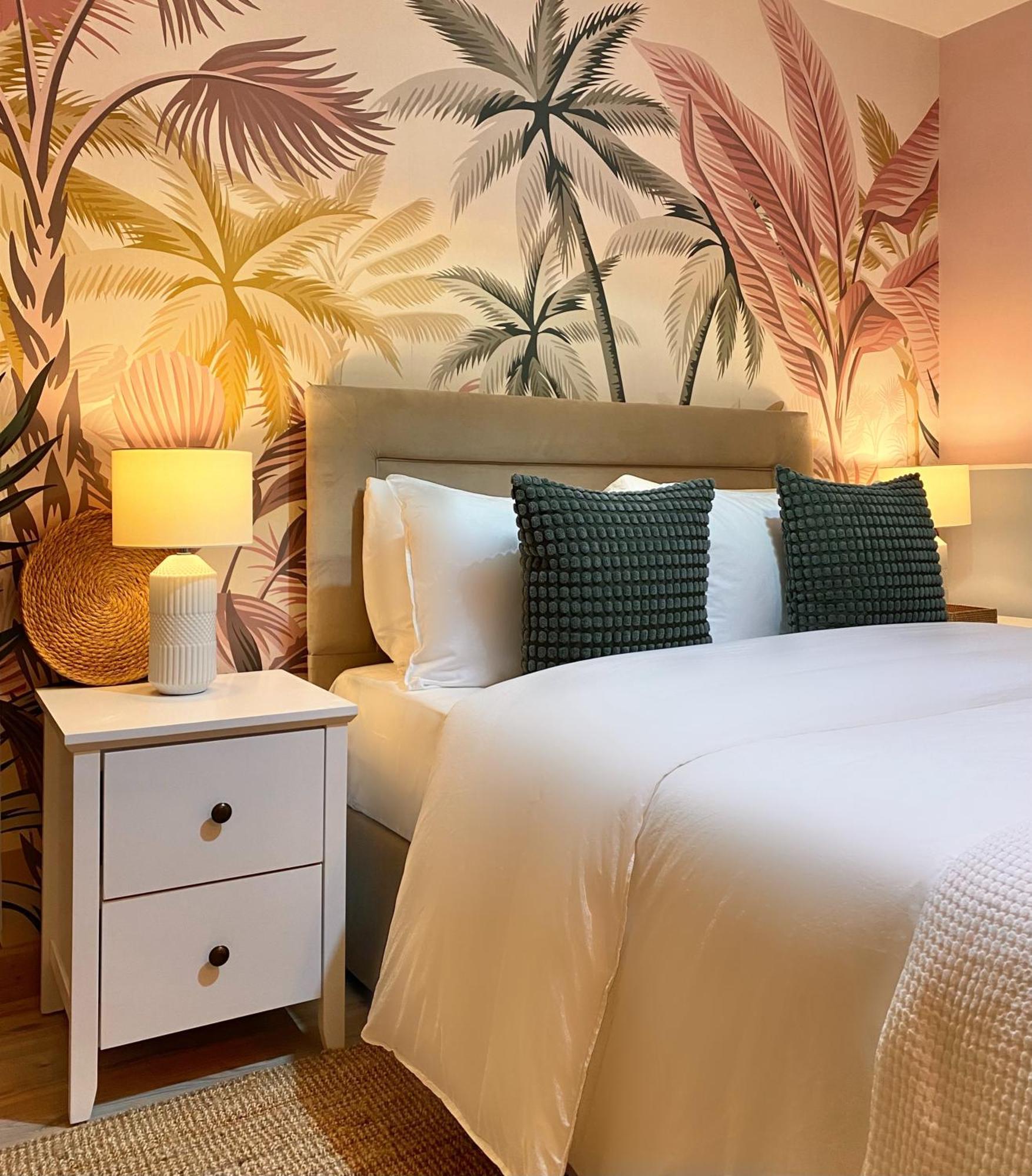 Blush Jungle - Homestay Dublin Extérieur photo